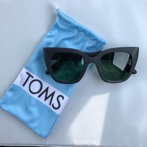 TOMS black sunglasses NWOT